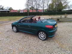 Peugeot 206 CC - 2.0-16V Roland Garros NL auto met NAP KM 162 000. Zeer lux, s airco ECC