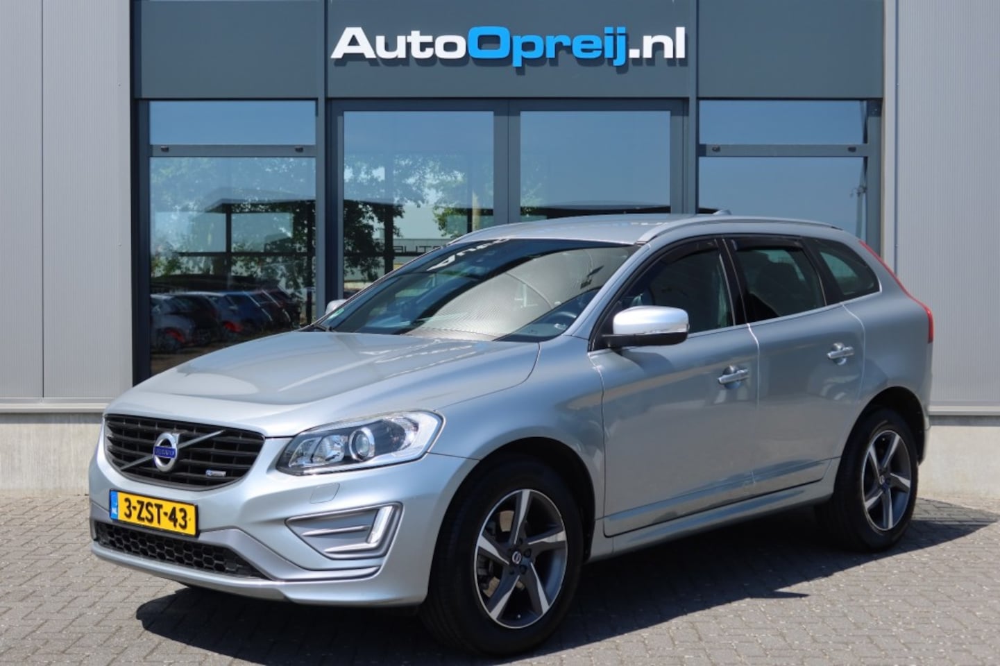 Volvo XC60 - 2.0 T5 FWD R-Design AUTOMAAT 245pk Clima, NAVI, Stoelverwarming, zwart Leder - AutoWereld.nl