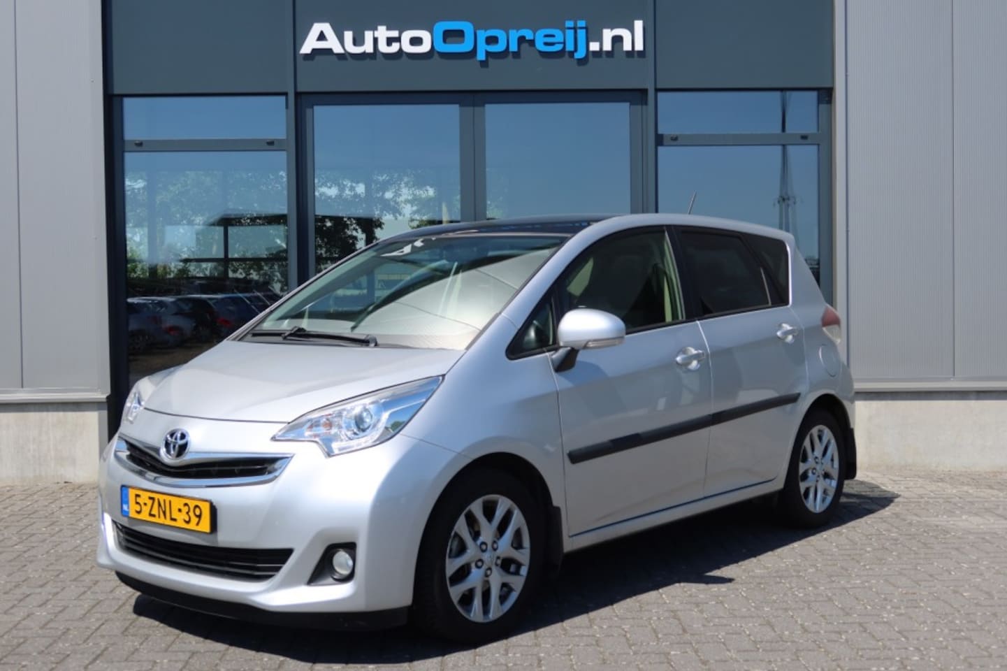 Toyota Verso S - 1.3 VVT-i Trend AUTOMAAT Clima, Camera, Panoramadak, Cruise, Trekhaak, LM-Velgen - AutoWereld.nl