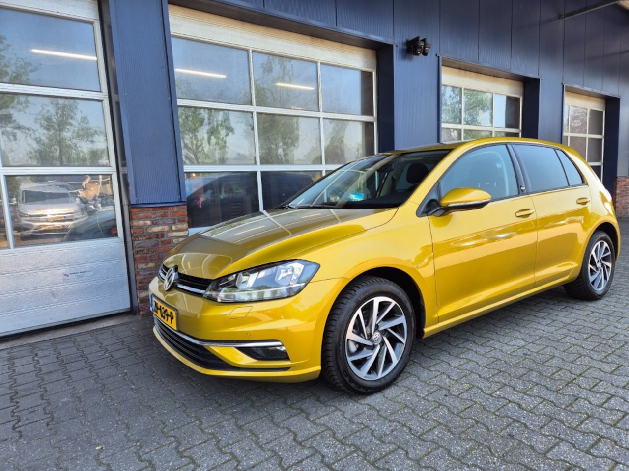 Volkswagen Golf - 1.0 TSI Highline 1.0 TSI HIGHLINE, Sound, Stoelverwarming, Carplay, ALL IN prijs! - AutoWereld.nl