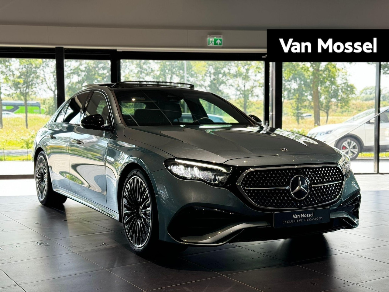 Mercedes-Benz E-klasse - 220 d AMG Line Advance | MBUX Navigatie Premium | Panoramisch zonnedak | Cruisecontrol met - AutoWereld.nl