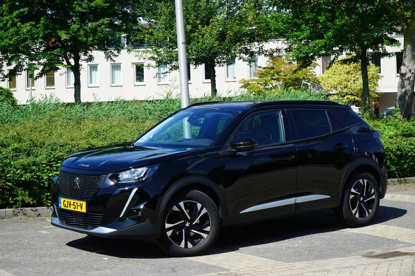 Peugeot 2008 - 1.2 PureTech Allure met vernieuwde distributiesnaar en keyless - AutoWereld.nl