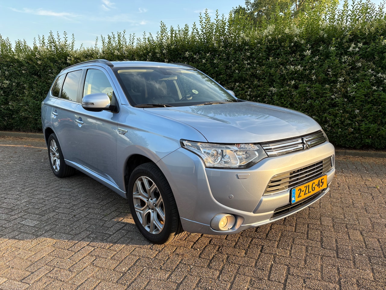 Mitsubishi Outlander - 2.0 PHEV instyle+ - AutoWereld.nl