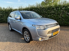 Mitsubishi Outlander - 2.0 PHEV instyle+