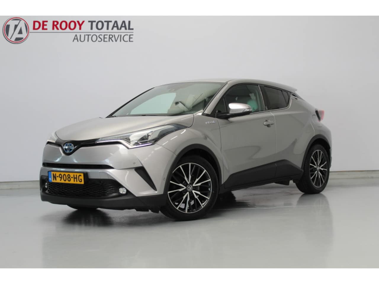 Toyota C-HR - 1.8 Hybrid Dynamic 1.8 Hybrid Dynamic, RIJKLAAR, LEER | TREKHAAK | STOEL/STUUR VERWARMING | NAVIGATIE - AutoWereld.nl