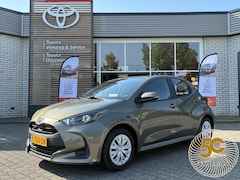 Toyota Yaris - 1.5 VVT-i 125PK ACTIVE TREKHAAK 850KG TREKGEW AIRCO APPLE/ANDROID ALL-SEASONS CAMERA BLUET
