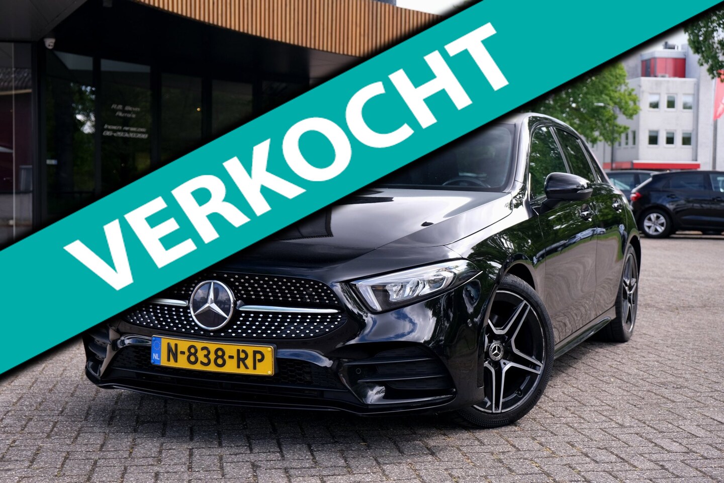 Mercedes-Benz A-klasse - 180 Business Solution AMG|Rijklaar!|Widescreen|Ambient LED|Camera|Stoelverwarming|Carplay - AutoWereld.nl