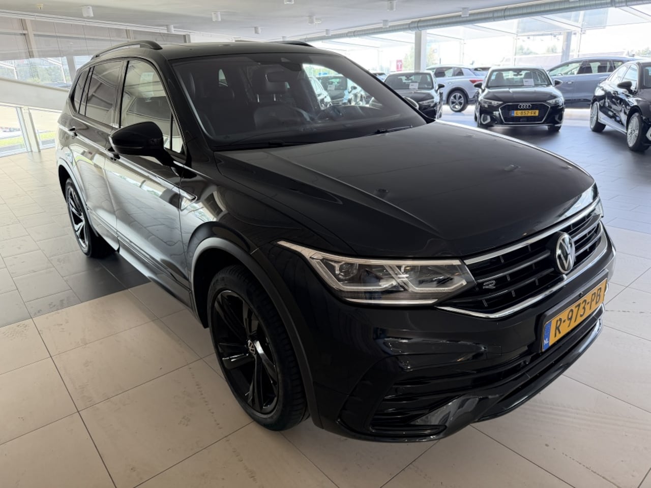 Volkswagen Tiguan Allspace - 1.5 TSI R-Line B+ 7p - AutoWereld.nl