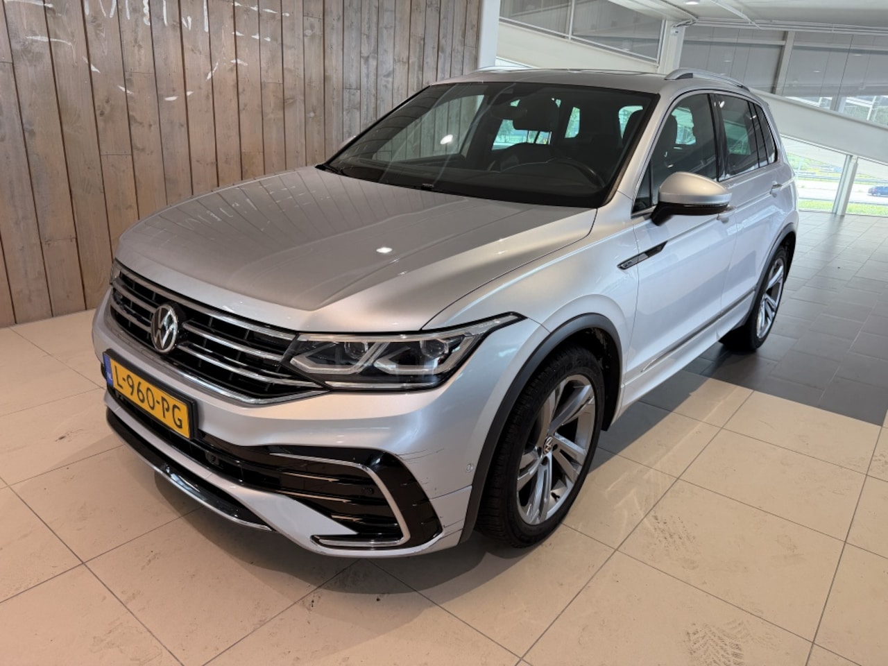 Volkswagen Tiguan - 1.5 TSI R-Line Bns+ - AutoWereld.nl