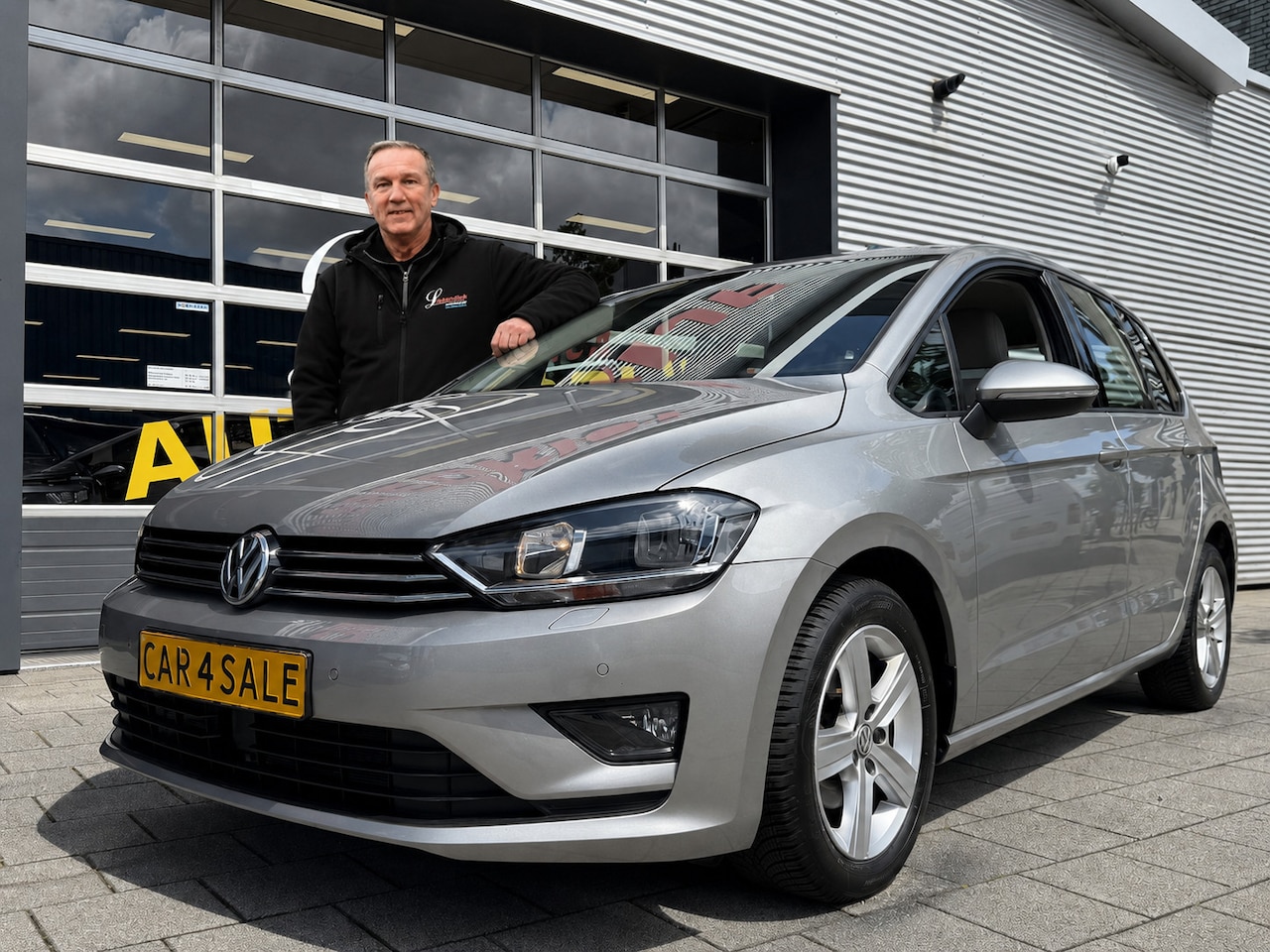 Volkswagen Golf Sportsvan - 1.2 TSI Sound BlueMotion Navigatie / Apple CarPlay I Airco I PDC I Sport velgen I Dealer o - AutoWereld.nl