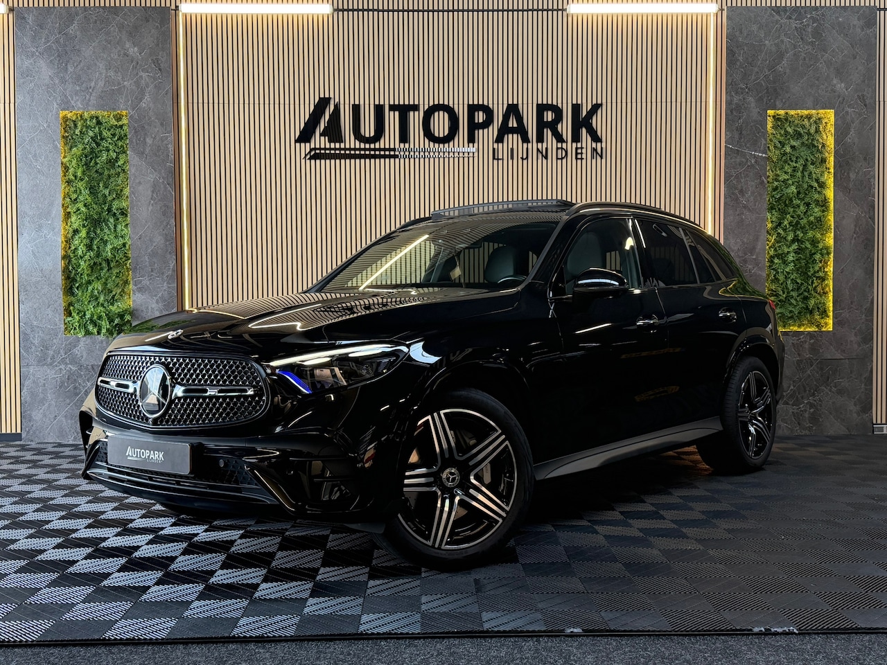 Mercedes-Benz GLC-klasse - 300 4MATIC AMG Line PANO|HuD|360CAM|MASSAGE|MEMORY|KEYLESS|GARANTIE|SFEERVERLICHTING|DEALE - AutoWereld.nl