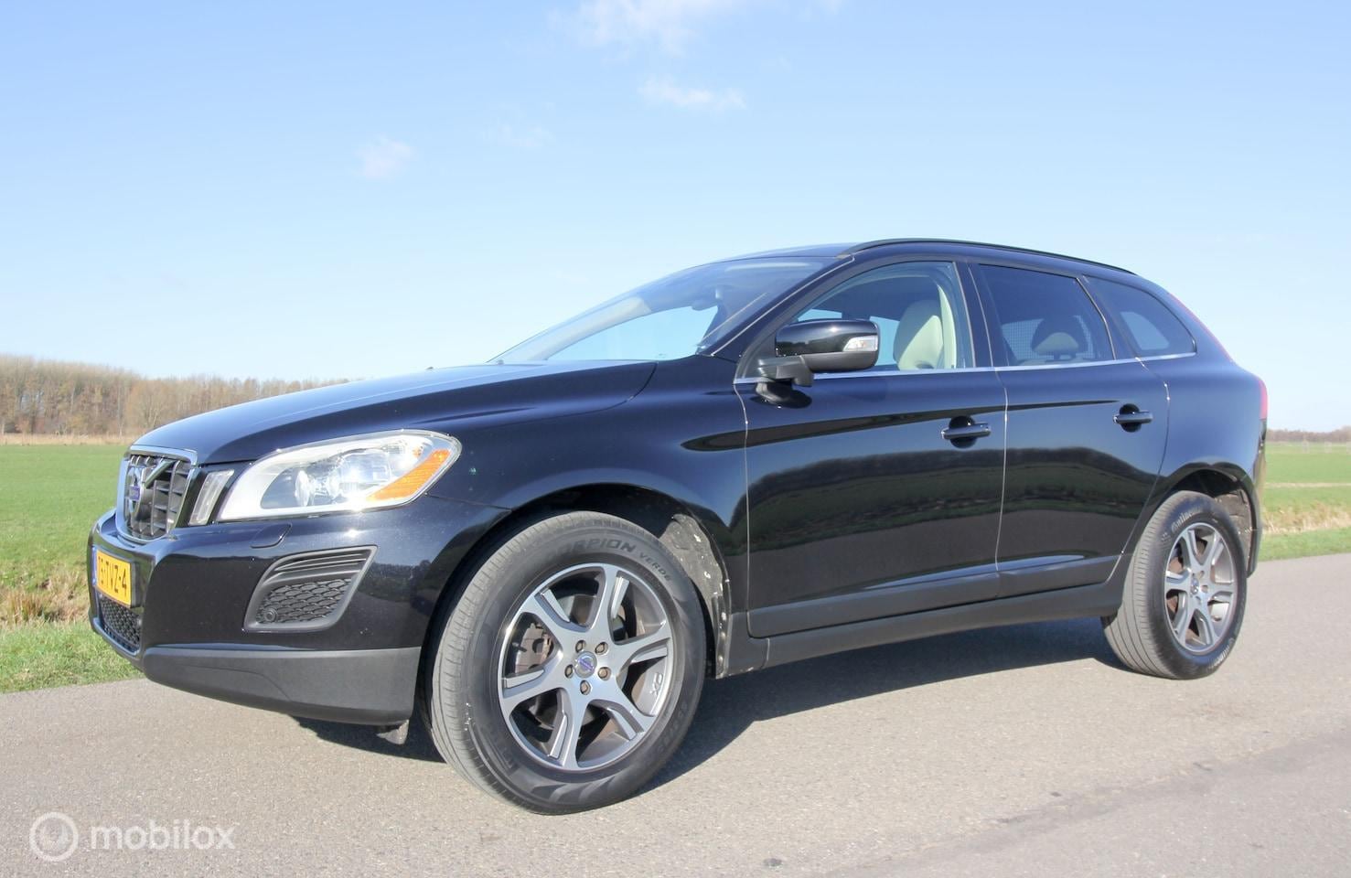 Volvo XC60 - 2.0 T5 FWD Summum Nederlandse auto, volledige historie! Navi Afn.Trekhaak 241pk - AutoWereld.nl