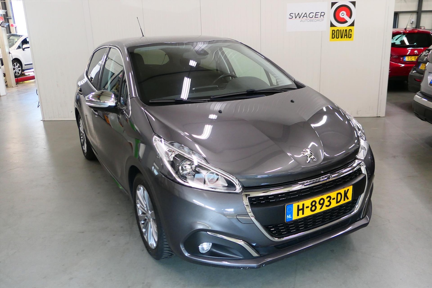 Peugeot 208 - 1.2 Puretech 82pk Allure(Goed onderhouden&Trekhaak) - AutoWereld.nl