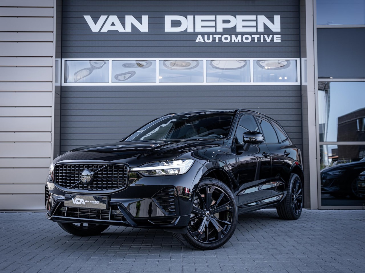 Volvo XC60 - 2.0 T8 Plug-in hybrid AWD Plus Black Edition - Long Range l Pano l 360cam l Memory - AutoWereld.nl
