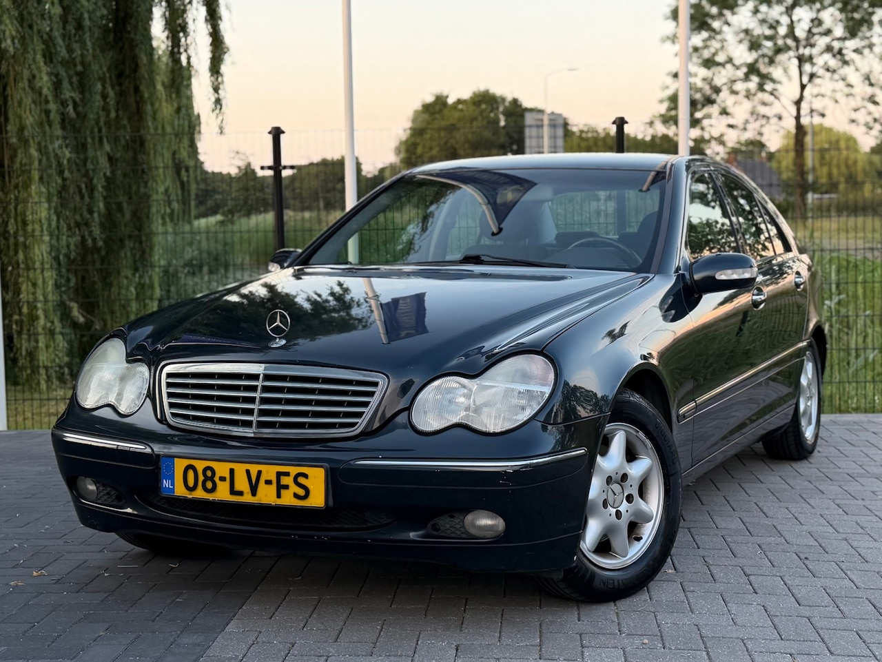 Mercedes-Benz C-klasse - 180 K. AUT / CLIMA / CRUISE / NAP / TREKHAAK - AutoWereld.nl