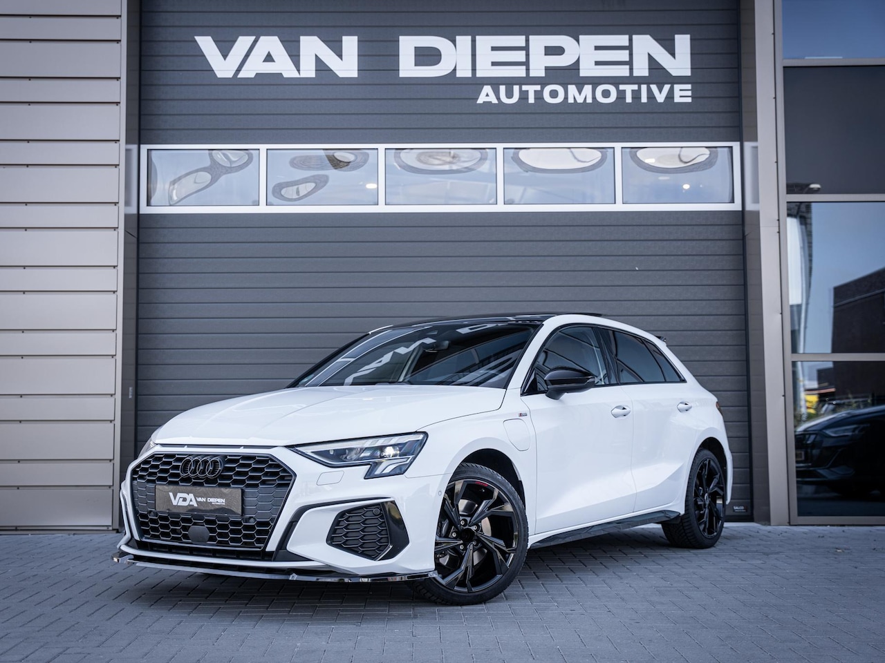 Audi A3 Sportback - 40 TFSI e S-Line Edition 3x S-Line l RS3 Look l Pano l B&O l Camera - AutoWereld.nl