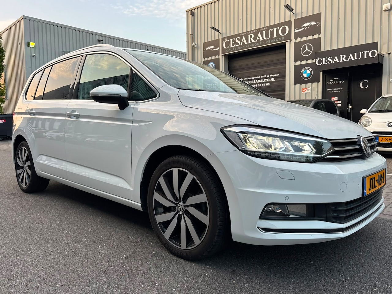Volkswagen Touran - 1.4 TSI Highline AUTOMAAT / 104 DKM / PANORAMA DAK - AutoWereld.nl