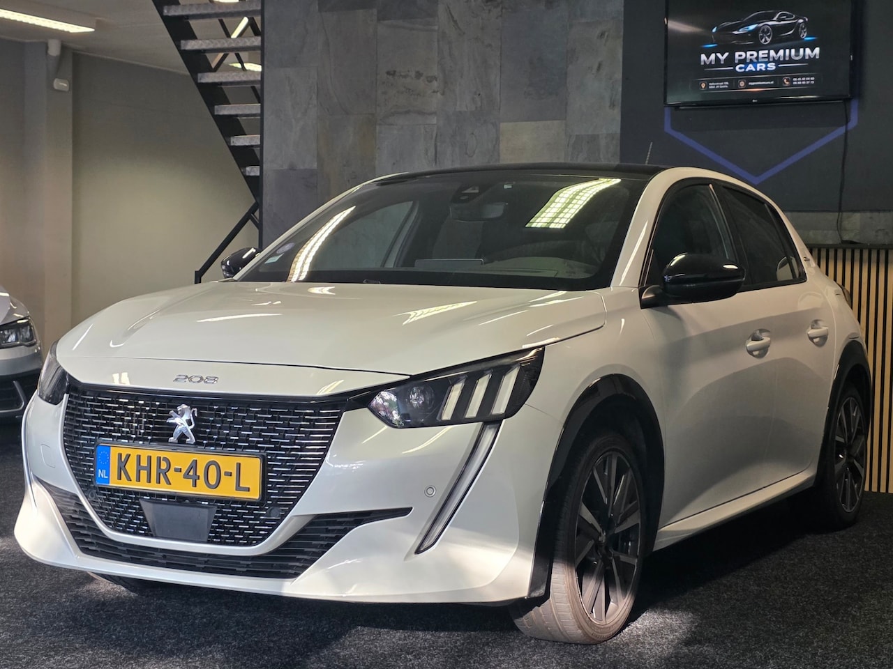 Peugeot 208 - 1.2 PureTech GT-Line 131PK / Panorama / Camera / Automaat - AutoWereld.nl