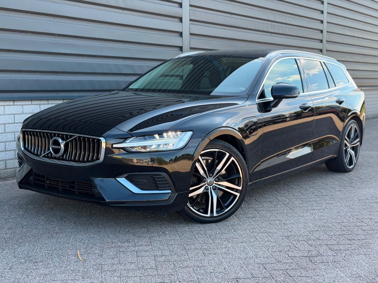 Volvo V60 - 2.0 T8 Recharge AWD Inscription Plug in hybrid 455PK - AutoWereld.nl