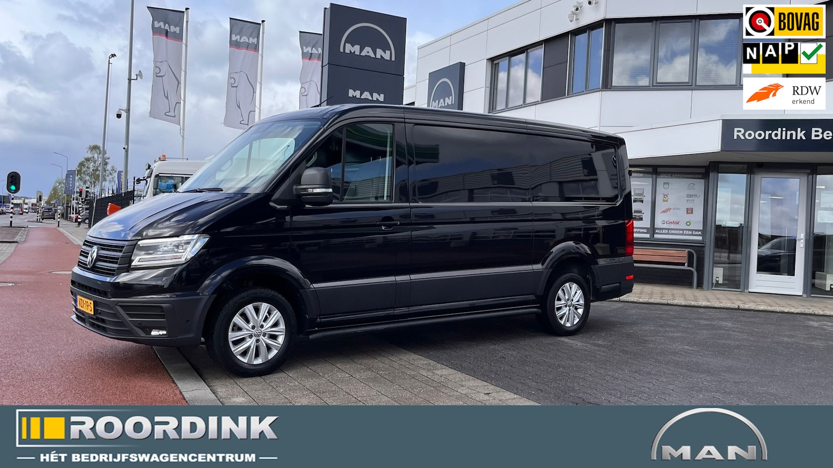 Volkswagen Crafter - 30 2.0 TDI L3H2 17" LMV, sidesteps, trekhaak, navi, etc. - AutoWereld.nl