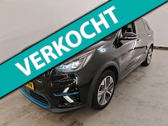 Kia e-Niro - 64 kWh 204 pk DynamicPlusLine | SOH 100% | Trekhaak | Schuifdak | Stuur- en Stoelverwarmin