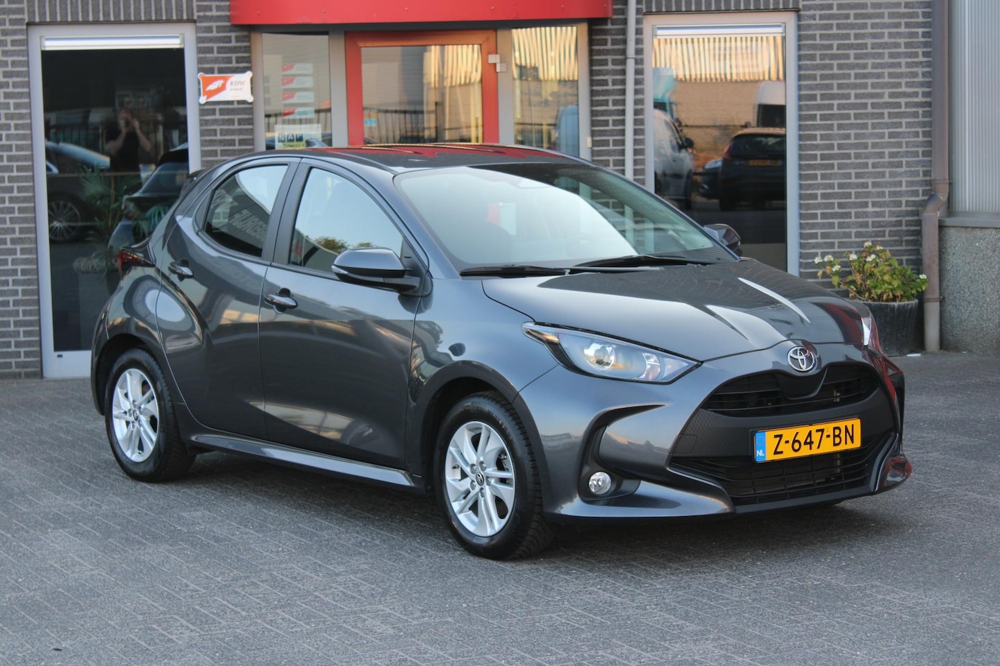 Toyota Yaris - 1.5 Hybrid 115 Active AppleAndroid/Camera/NL Auto!! - AutoWereld.nl