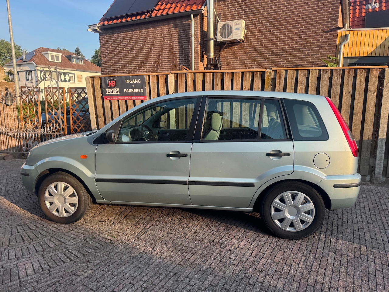 Ford Fusion - 1.4-16V Luxury Airco Ijskoud - AutoWereld.nl