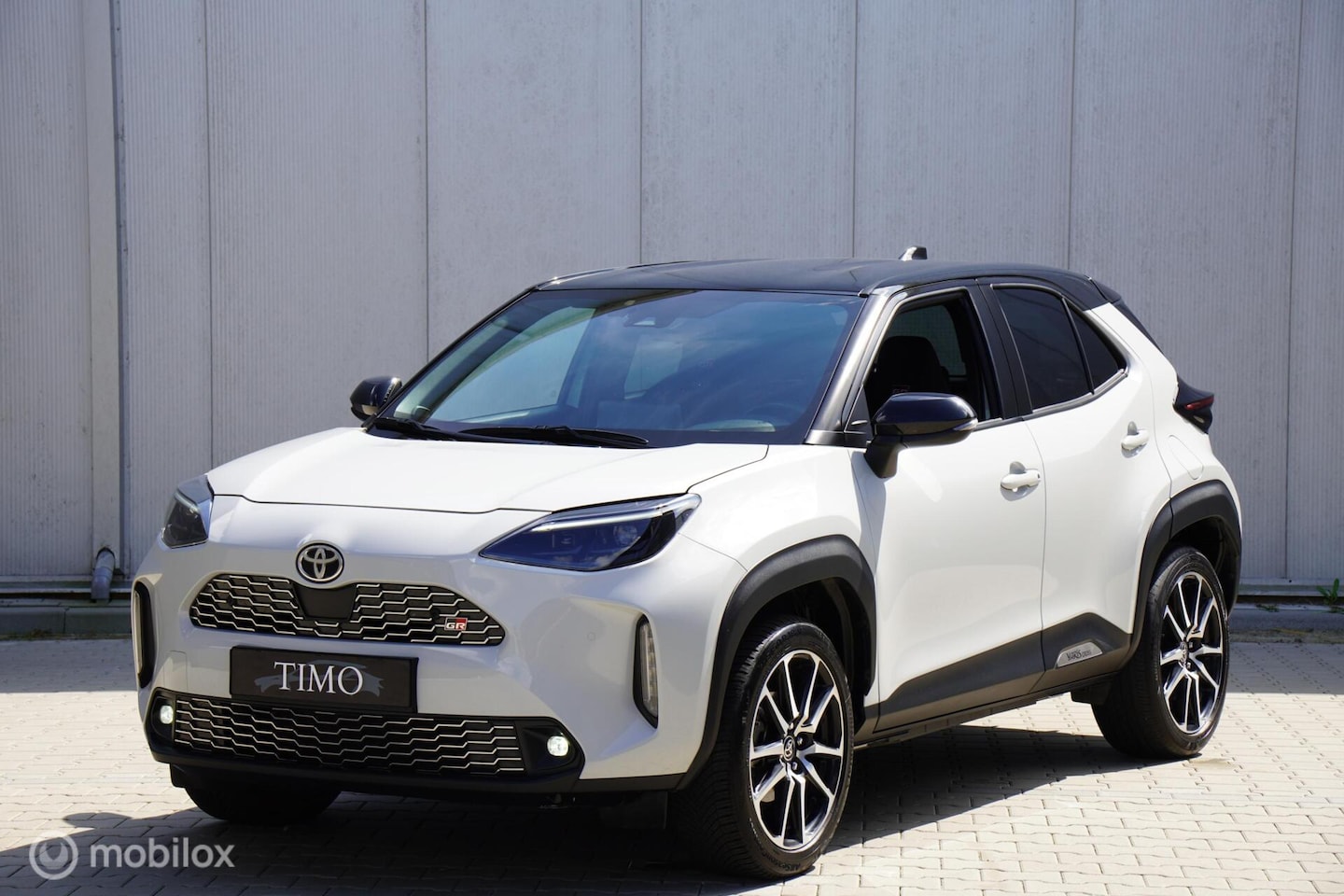 Toyota Yaris Cross - 1.5 Hybrid GR Sport HUD Krijtgrijze lak - AutoWereld.nl