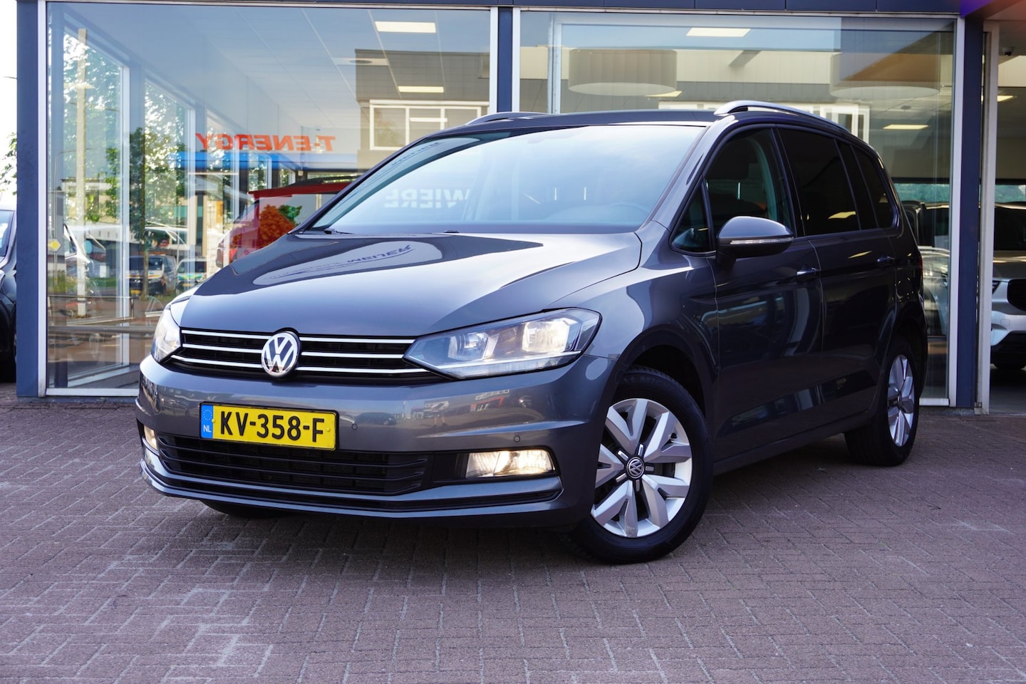 Volkswagen Touran - 1.4 TSI Connected Series | Airco | 118.000KM | Vol opties | Elek. Pakket | Inruil mogelijk - AutoWereld.nl