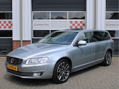 Volvo V70 - 2.0 T4 190pk Polar+ Standkachel/Dakraam/Leder/Voorruitverw./Stoelverw./Trekhaak/18inch