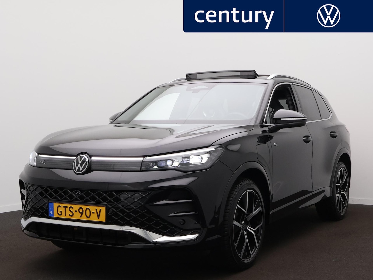 Volkswagen Tiguan - 1.5 eHybrid R-Line Edition Panoramadak | Trekhaak |  IQ-light | Massagestoelen - AutoWereld.nl