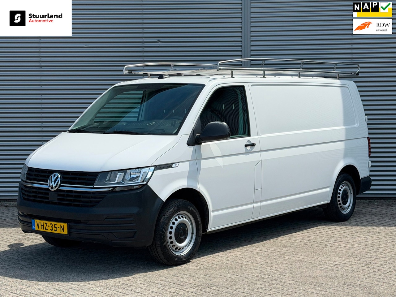 Volkswagen Transporter - 2.0 TDI L2H1 Airco/ Carplay/ Cruise/ Trekhaak/ PDC/ Imperiaal - AutoWereld.nl