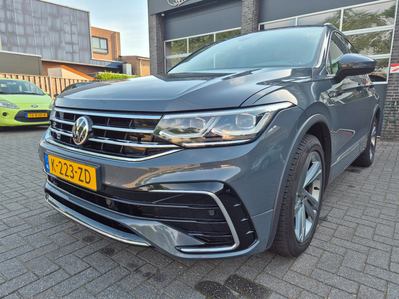 Volkswagen Tiguan - 1.5 TSI R-Line Business 1.5 TSI R-Line Business+ - AutoWereld.nl