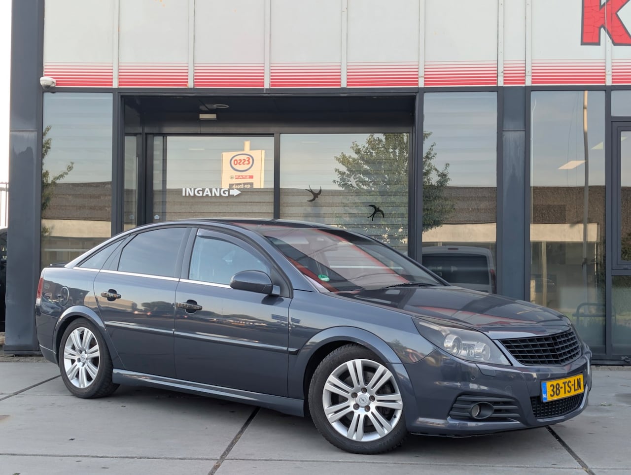 Opel Vectra GTS - 2.8 V6 Executive - Automaat - Pdc - Stoelverwarming - Head-Up - AutoWereld.nl