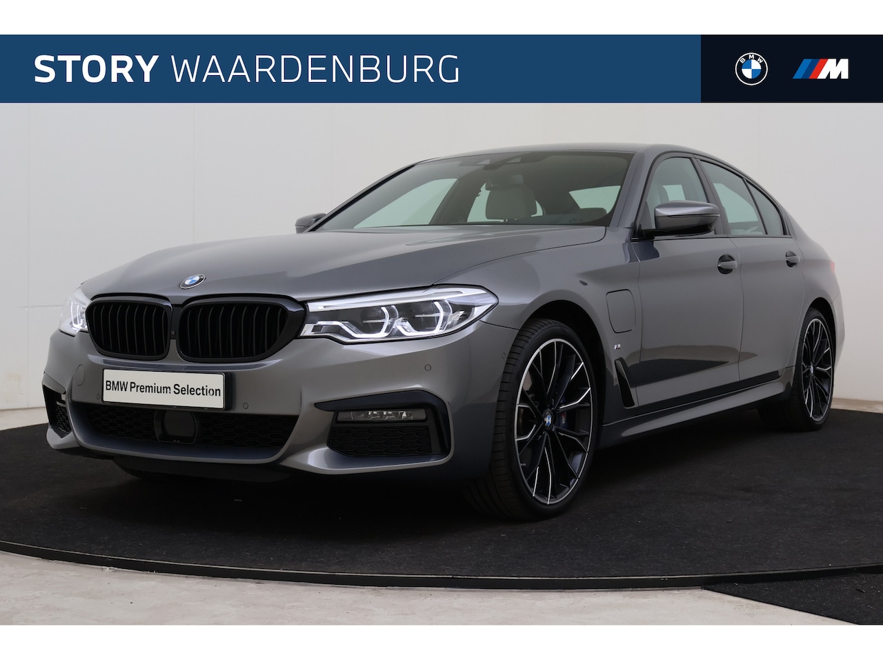 BMW 5-serie - 530e High Executive M Sport Automaat / Comfortstoelen / Comfort Access / Adaptieve LED / L - AutoWereld.nl