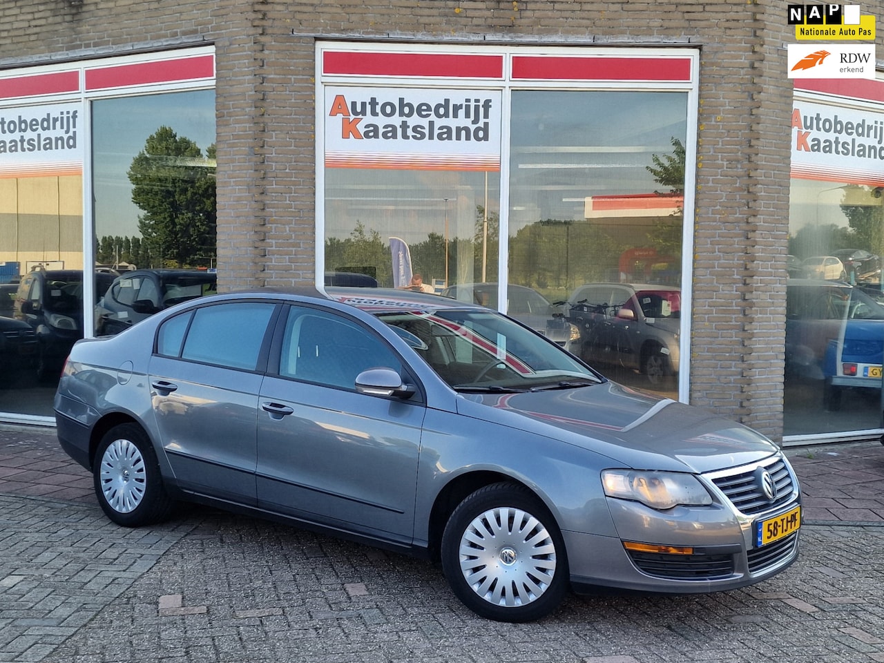 Volkswagen Passat - 1.6 FSI Trendline - Navi - Clima - Cruise - - AutoWereld.nl