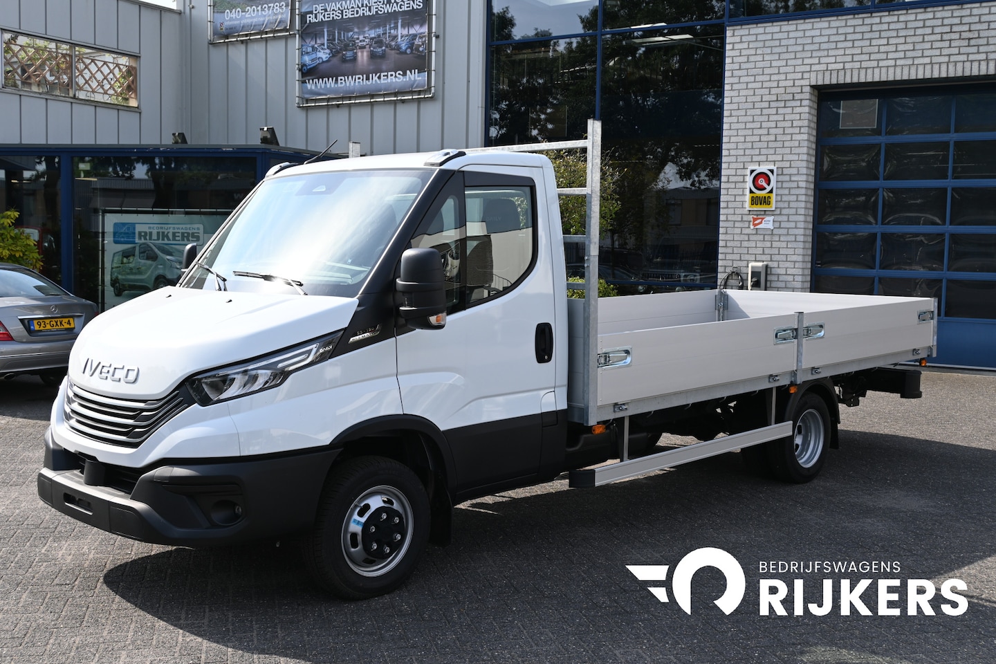 Iveco Daily - 35S18 3.0 180 pk Hi-Matic Open laadbak ACC, Geveerde stoel, Apple Carplay/Android Auto - AutoWereld.nl
