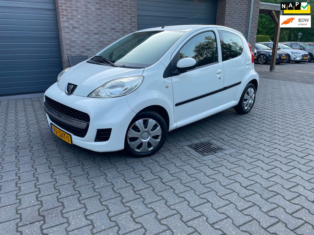 Peugeot 107 - 1.0-12V Blue Lease AIRCO 5 drs 2011 - AutoWereld.nl