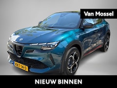 Alfa Romeo Junior - 1.2 Turbo Hybrid Ibrida Speciale | Navigatie | Parkeersensoren | Camera | Apple Carplay/An
