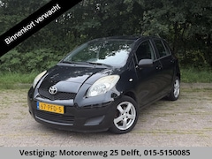 Toyota Yaris - 1.3 VVTi BLACKLINE COMFORT EDITION 1e EIGENARESSE 100% ONDERHOUDEN. SPORTVELGEN.SPOILER TO