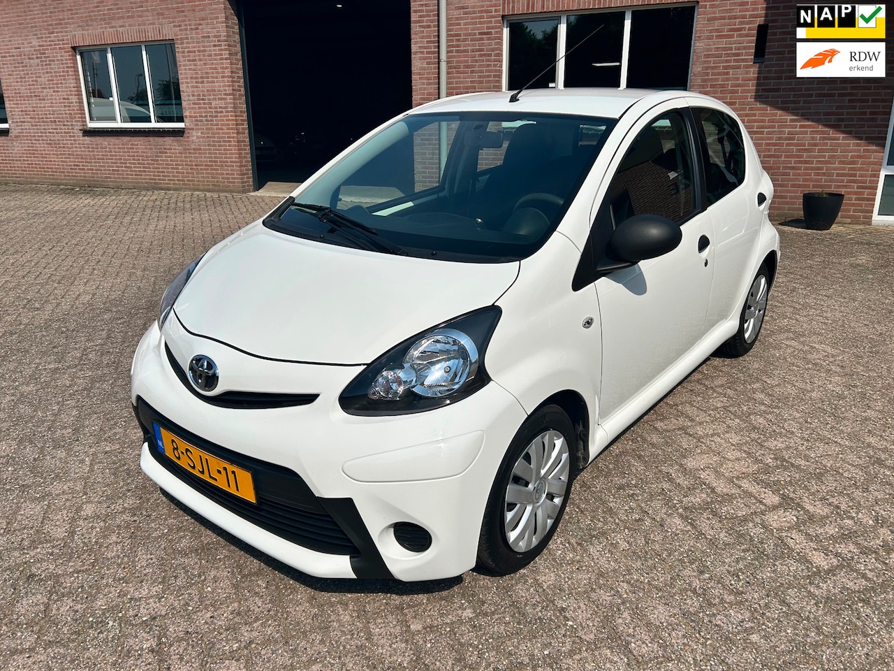 Toyota Aygo - 1.0 VVT-i Now//65.000 NAP//dealer onderhouden - AutoWereld.nl