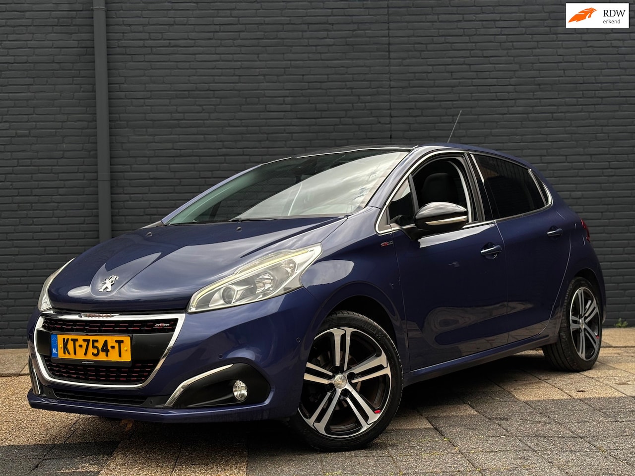 Peugeot 208 - | GT-line | Pano | Navi | Climate - AutoWereld.nl