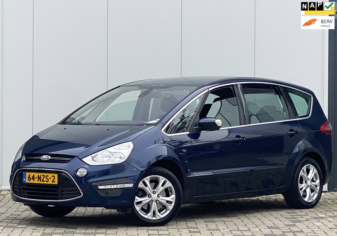 Ford S-Max - 2.0 Titanium 5 PERSOONS AIRCO NAVI IN PERFECT STAAT - AutoWereld.nl