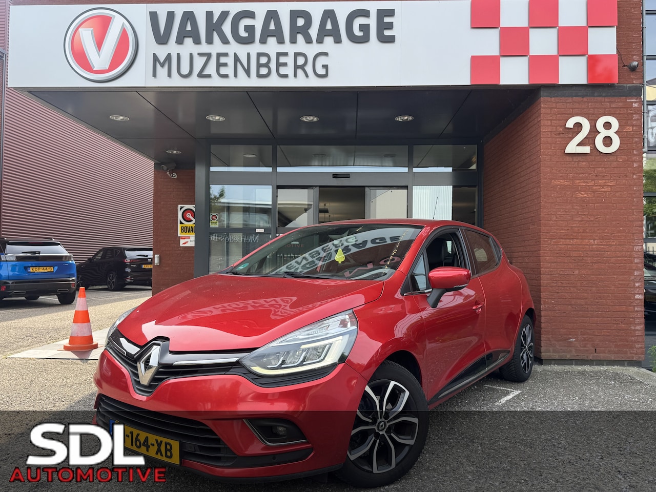 Renault Clio - 0.9 TCe Intens // NAVI // PDC // CRUISE // STOELVERWARMING // DAB RADIO // CLIMA // - AutoWereld.nl