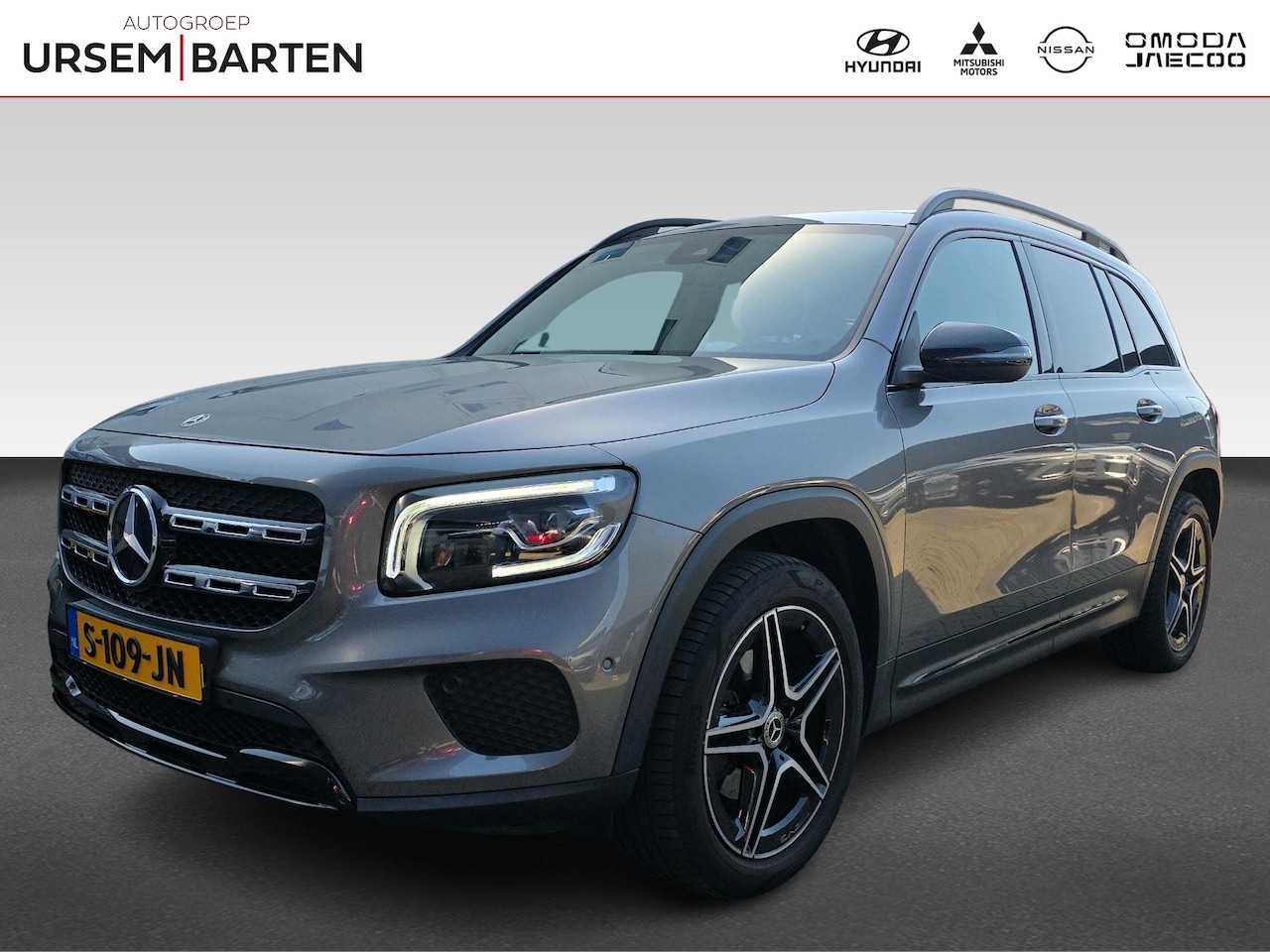 Mercedes-Benz GLB - 200 Premium Plus | Automaat | Pano | Sfeerverlichting | Trekhaak | Stoelverwarming | - AutoWereld.nl