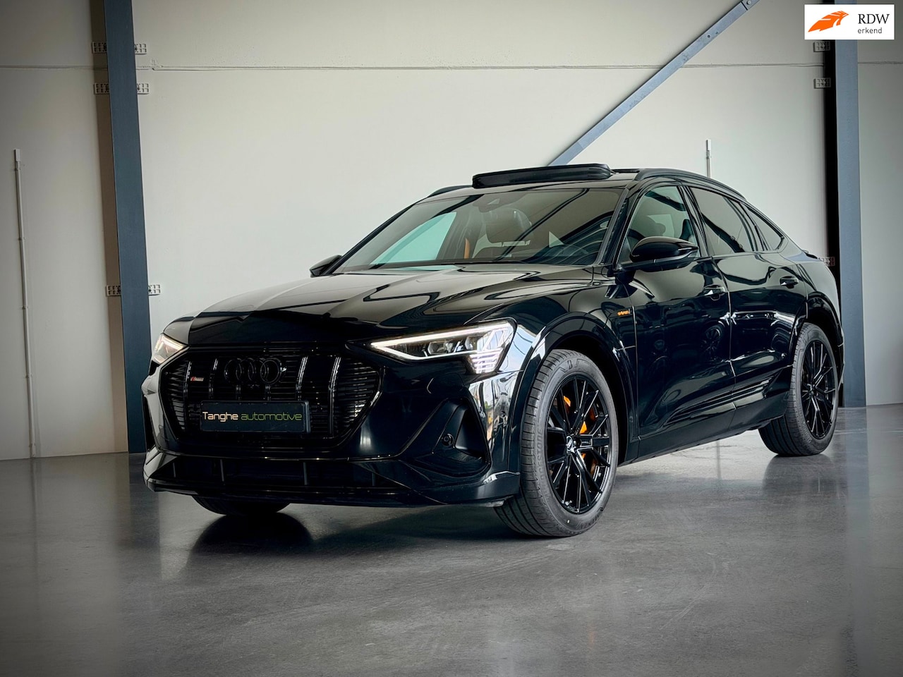 Audi e-tron Sportback - 55 Black Ed, Panodak, ACC, Trekhaak, Nachtzicht, Head Up, 360° - AutoWereld.nl
