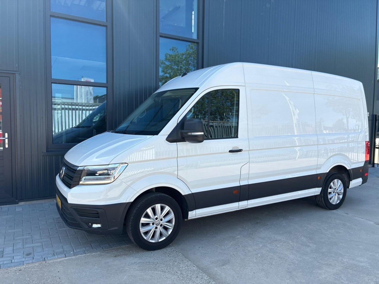Volkswagen Crafter - 30 2.0 TDI L3H3 30 2.0 TDI L3H3, 177pk, Automaat - AutoWereld.nl