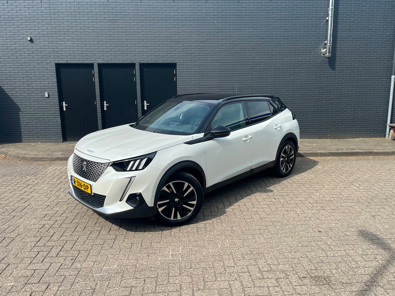 Peugeot e-2008 - EV GT Pack 50 kWh - AutoWereld.nl