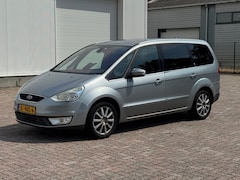 Ford Galaxy - 2.0-16V Ghia 7-persoons