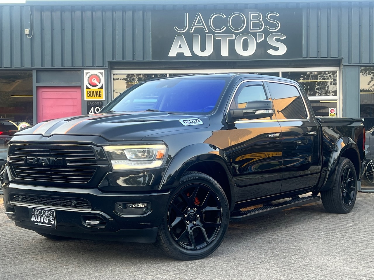 Dodge Ram 1500 - 5.7 V8 4x4 Crew Cab Laramie 5.7 V8 4x4 Crew Cab Laramie - AutoWereld.nl